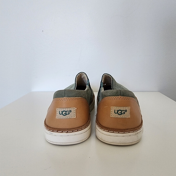 UGG - Picture 3 of 7